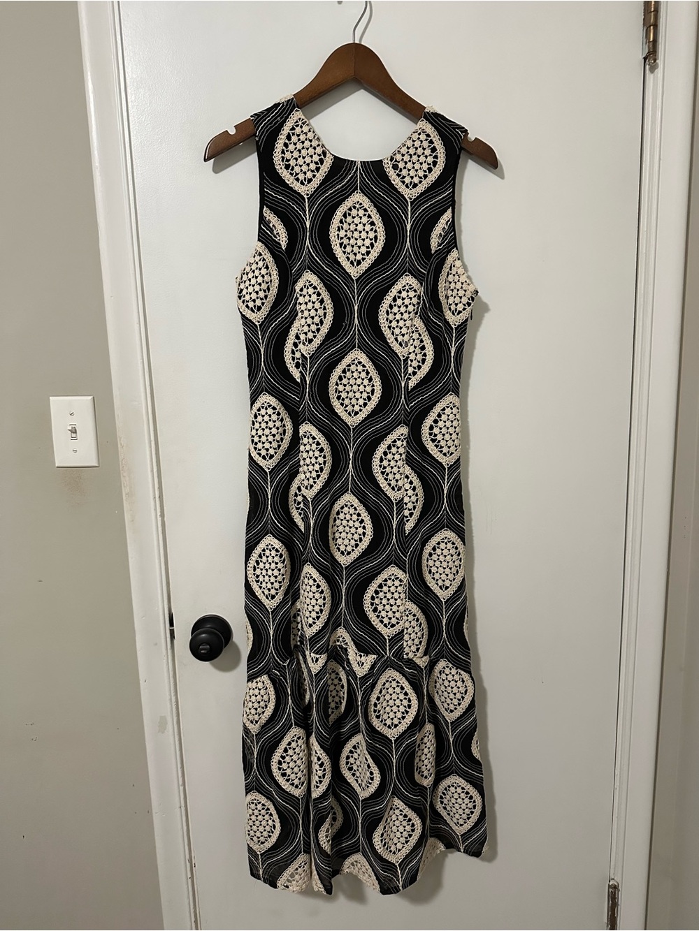 Adelyn Rae Black and Cream Sleeveless Maxi Dress